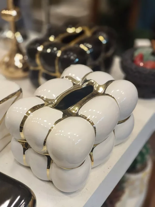 luxury-porcelain-tissue-box-with-modern-design-golden-highlights Luxury Porcelain Tissue Box with Modern Design & Golden Highlights - الصورة 2